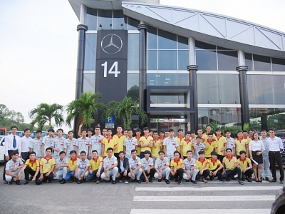 Sinh viên ngành Ô TÔ học việc tại Mercedes Benz
