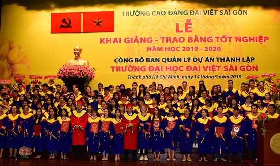 Sinh viên tốt nghiệp Đại Việt Sài Gòn