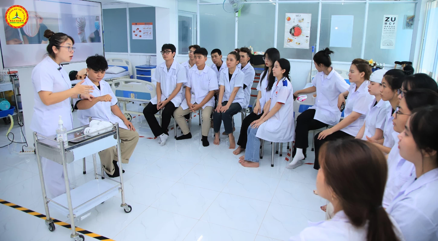 Cơ Hội Nghề Nghiệp Rộng Mở Trong Ngành Điều Dưỡng Cao Đẳng | Trường Cao Đẳng Đại Việt Sài Gòn