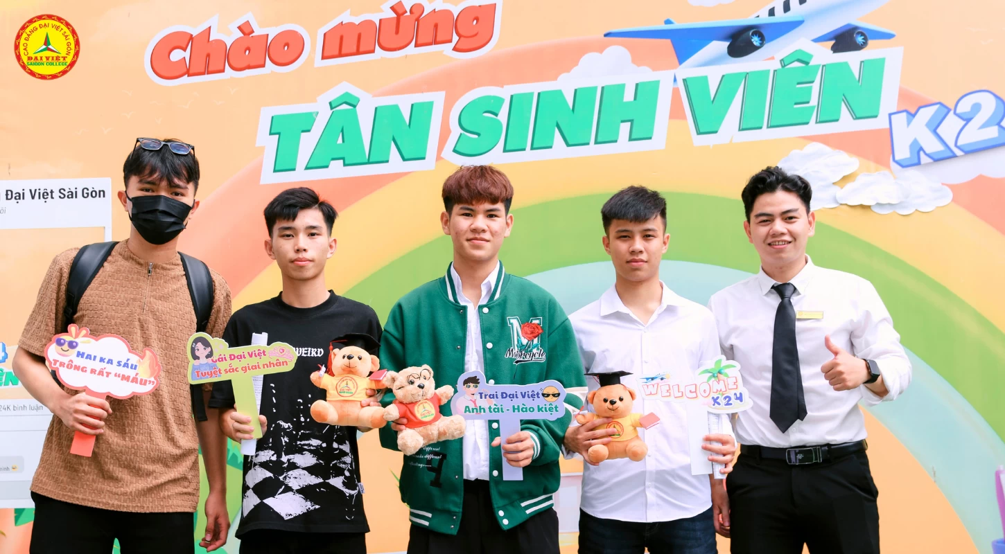 Hơn 300 Tân Sinh Viên Nhập Học Đợt 6 | Trường Cao Đẳng Đại Việt Sài Gòn