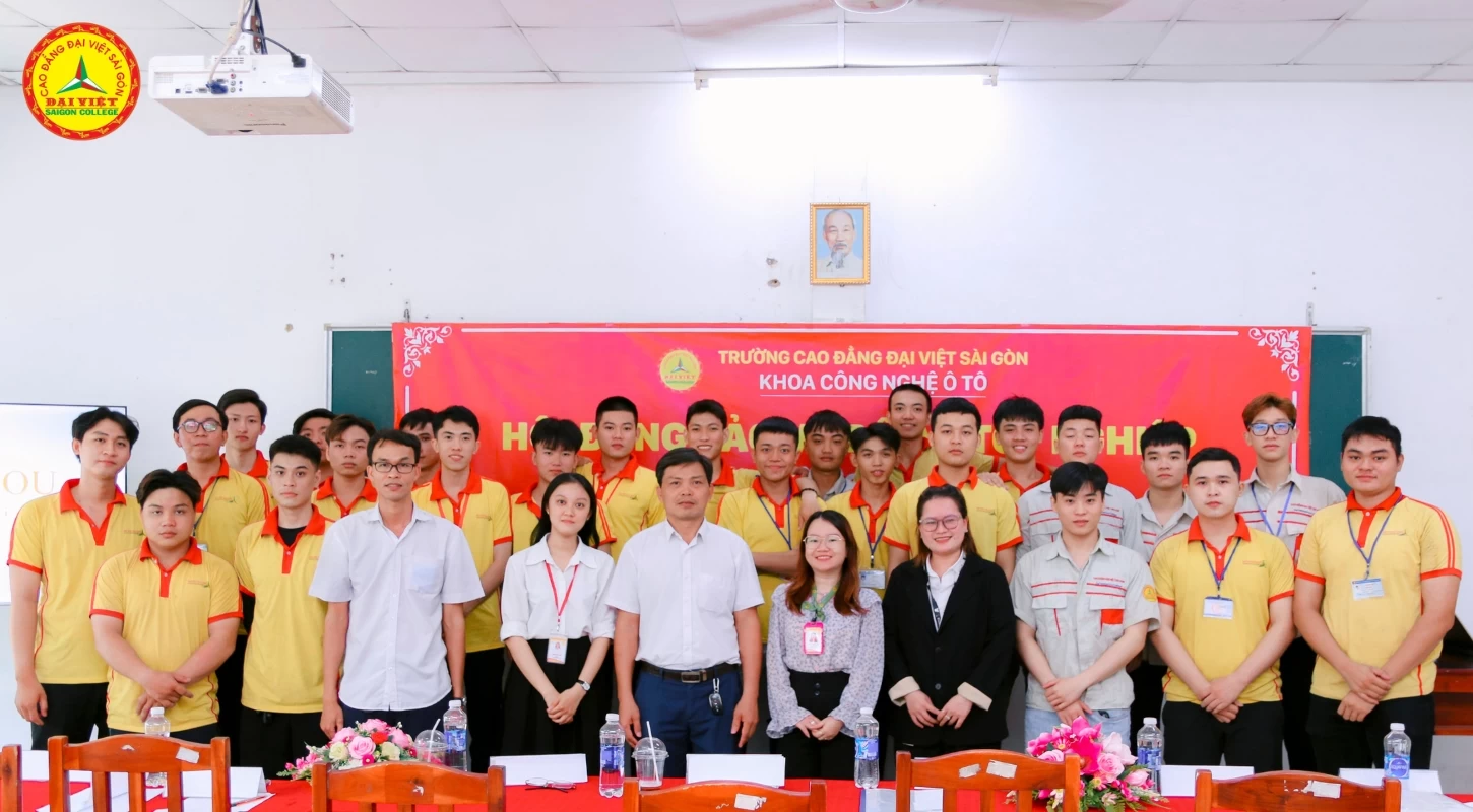Sinh Viên Khoa Công Nghệ Ô Tô: Tự Tin Bảo Vệ Đồ Án Tốt Nghiệp | Trường Cao Đẳng Đại Việt Sài Gòn