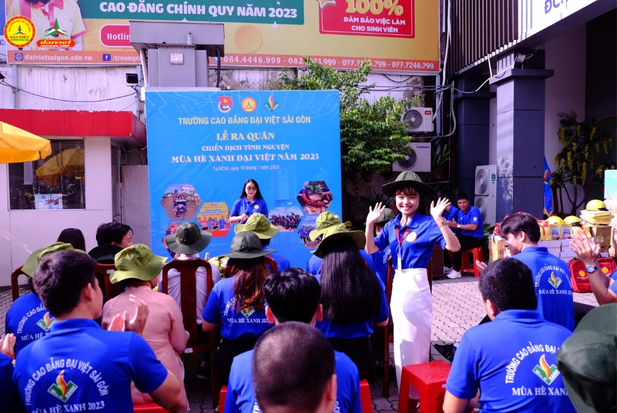 Quang cảnh buổi Lễ ra quân chiến dịch tình nguyện Mùa hè xanh Đại Việt năm 2023