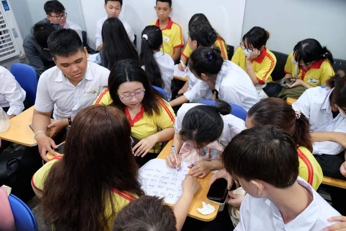 Sinh viên ngành Quản trị kinh doanh, Trường Cao đẳng Đại Việt Sài Gòn trong một giờ học