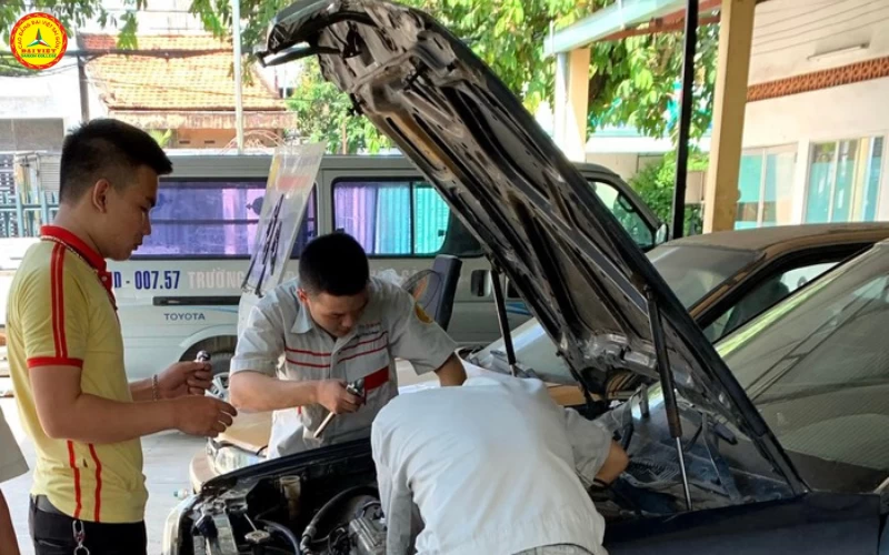 Ngành công nghệ ô tô Trường Cao đẳng Đại Việt Sài Gòn