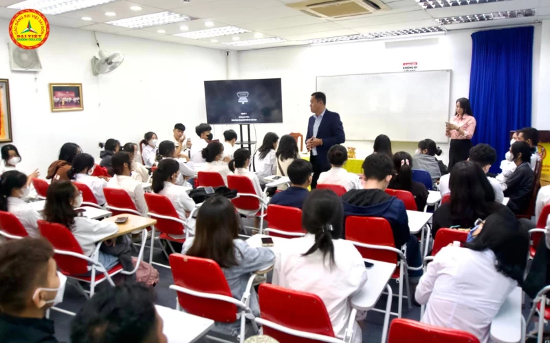 Hoạt động trường cao đẳng đại việt sài gòn