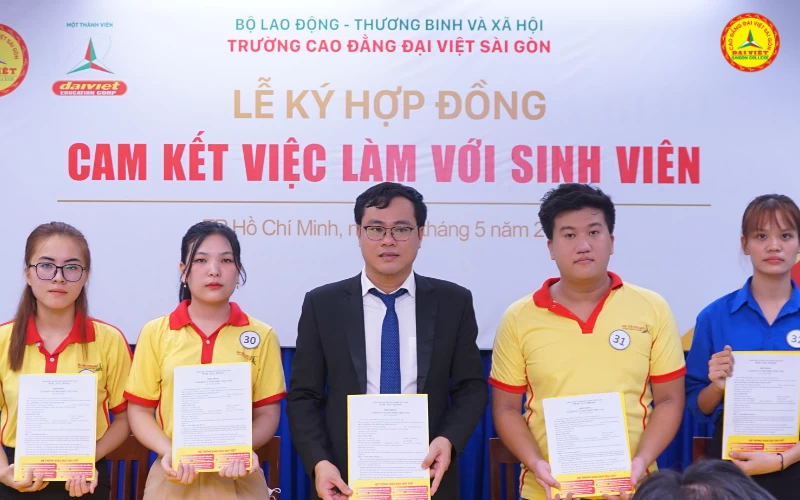 Hoạt động trường cao đẳng đại việt sài gòn