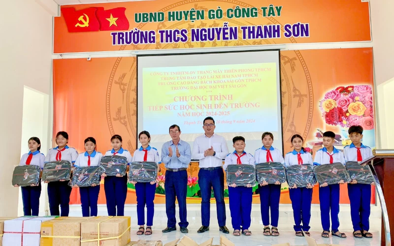 Admissions to Saigon University College