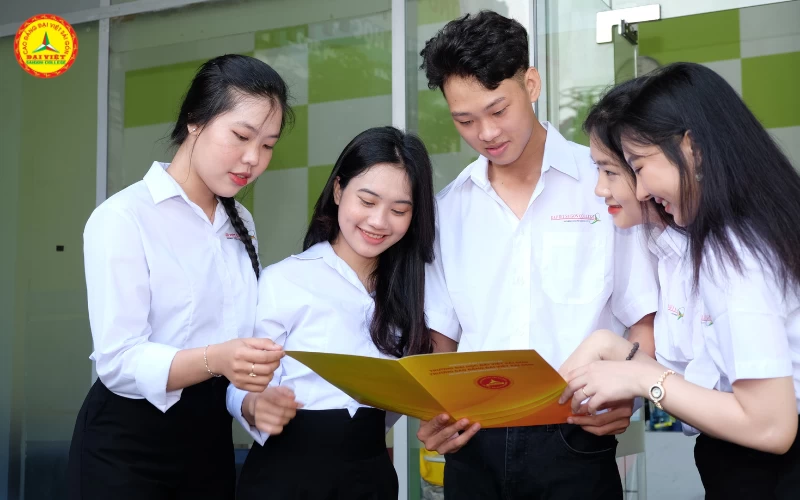 Sinh viên Trường Cao đẳng Đại Việt Sài Gòn 