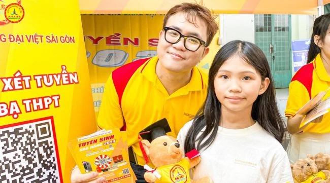 Phụ Huynh Gỡ Nỗi Lo Nhờ Các Gian Hàng Tư Vấn Tuyển Sinh