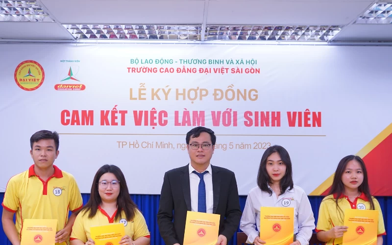 Doanh nghiệp bắt tay với nhà trường