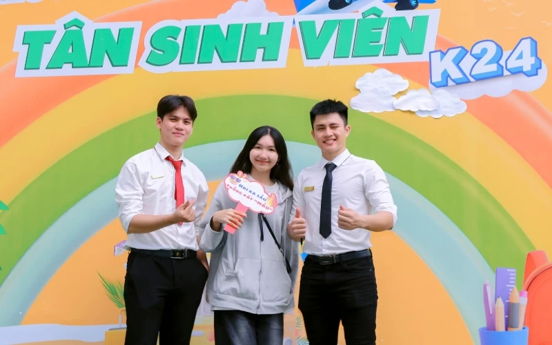 Hỗ trợ sinh viên nhập học cao đẳng