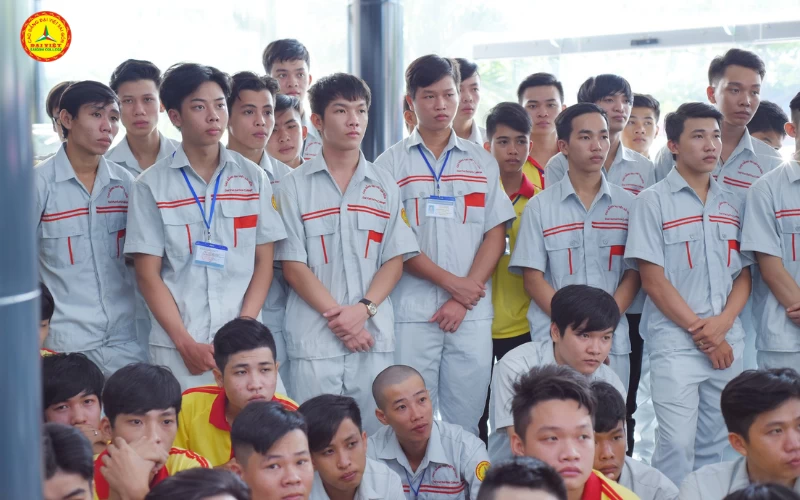 Sinh viên ngành công nghệ ô tô Trường Cao đẳng Đại Việt Sài Gòn