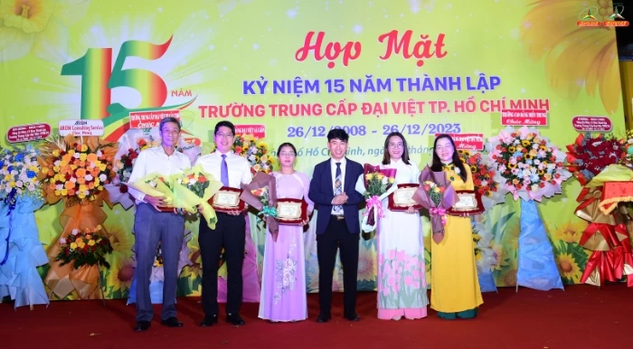 Trường Trung Cấp Đại Việt Tp.hcm Kỷ Niệm 15 Năm Thành Lập