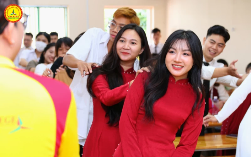 Chào Tân sinh viên Trường Cao đẳng Đại Việt Sài Gòn