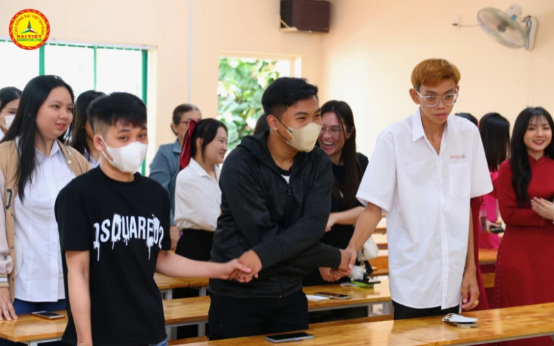 Chào Tân sinh viên Trường Cao đẳng Đại Việt Sài Gòn