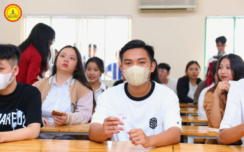 Chào Tân sinh viên Trường Cao đẳng Đại Việt Sài Gòn