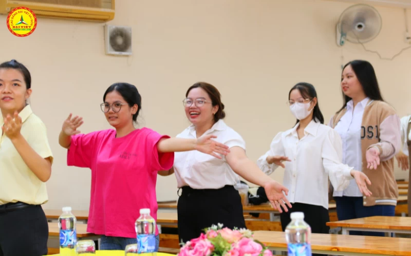 Chào Tân sinh viên Trường Cao đẳng Đại Việt Sài Gòn
