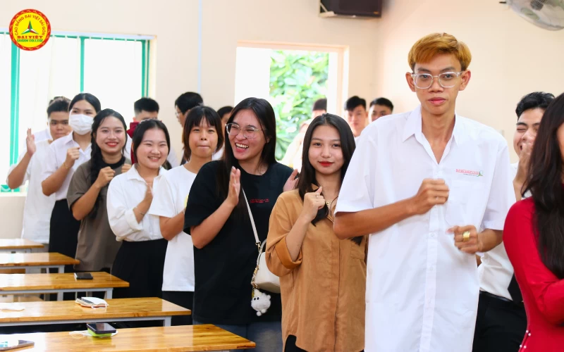 Chào Tân sinh viên Trường Cao đẳng Đại Việt Sài Gòn