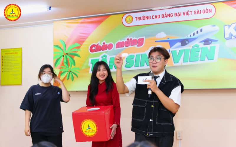 Chào Tân sinh viên Trường Cao đẳng Đại Việt Sài Gòn