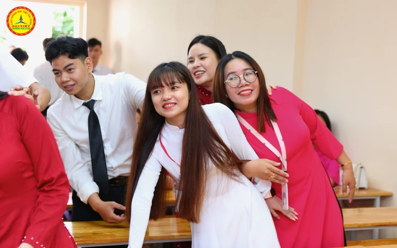 Chào Tân sinh viên Trường Cao đẳng Đại Việt Sài Gòn