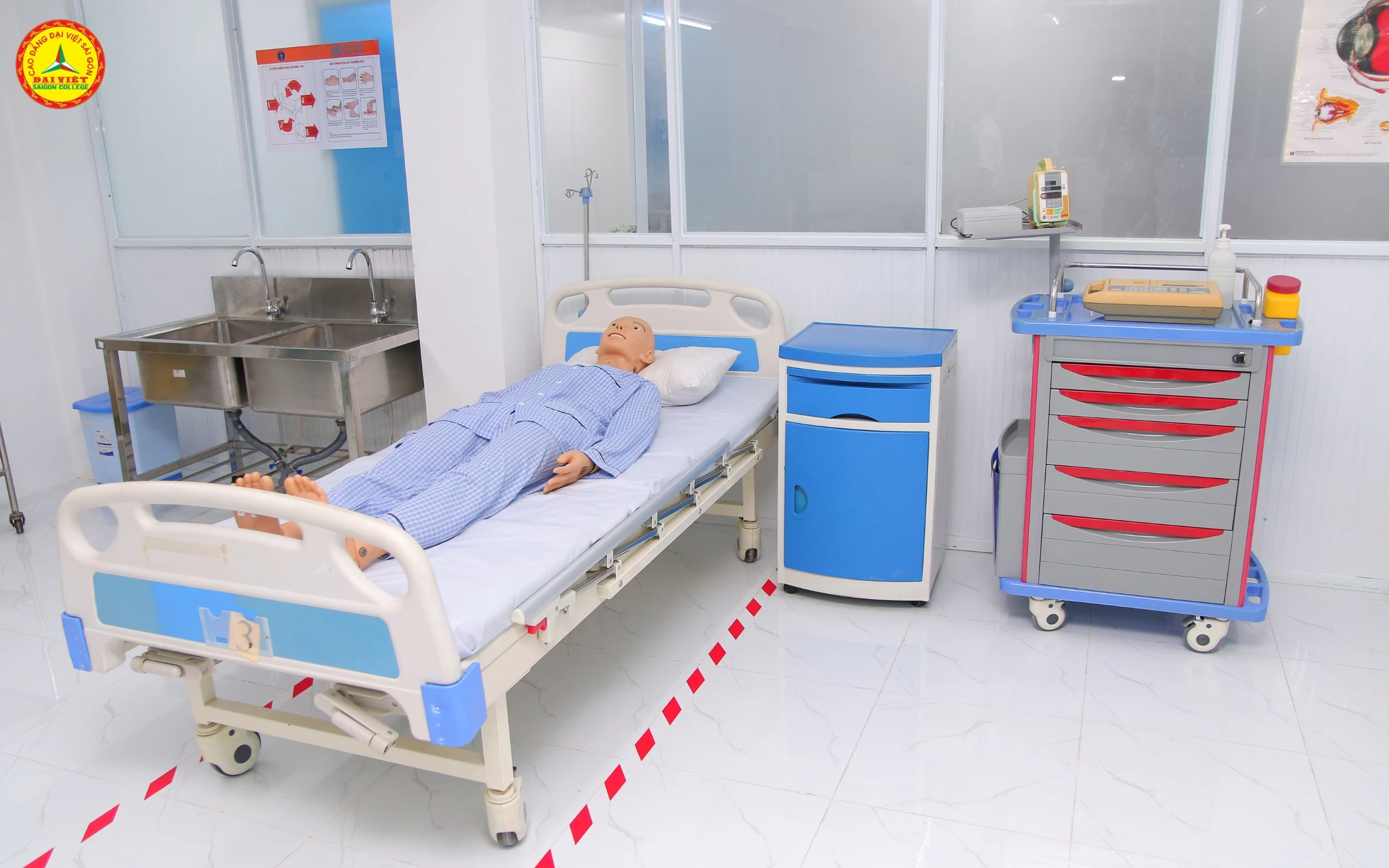 Y sỹ đa khoa Trường cao đẳng Đại Việt Sài Gòn
