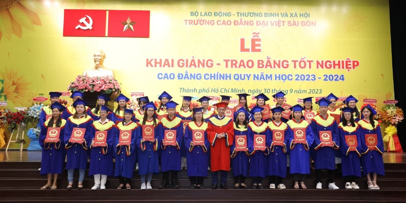 SINH VIÊN TỐT NGHIỆP ĐẠI VIỆT SÀI GÒN