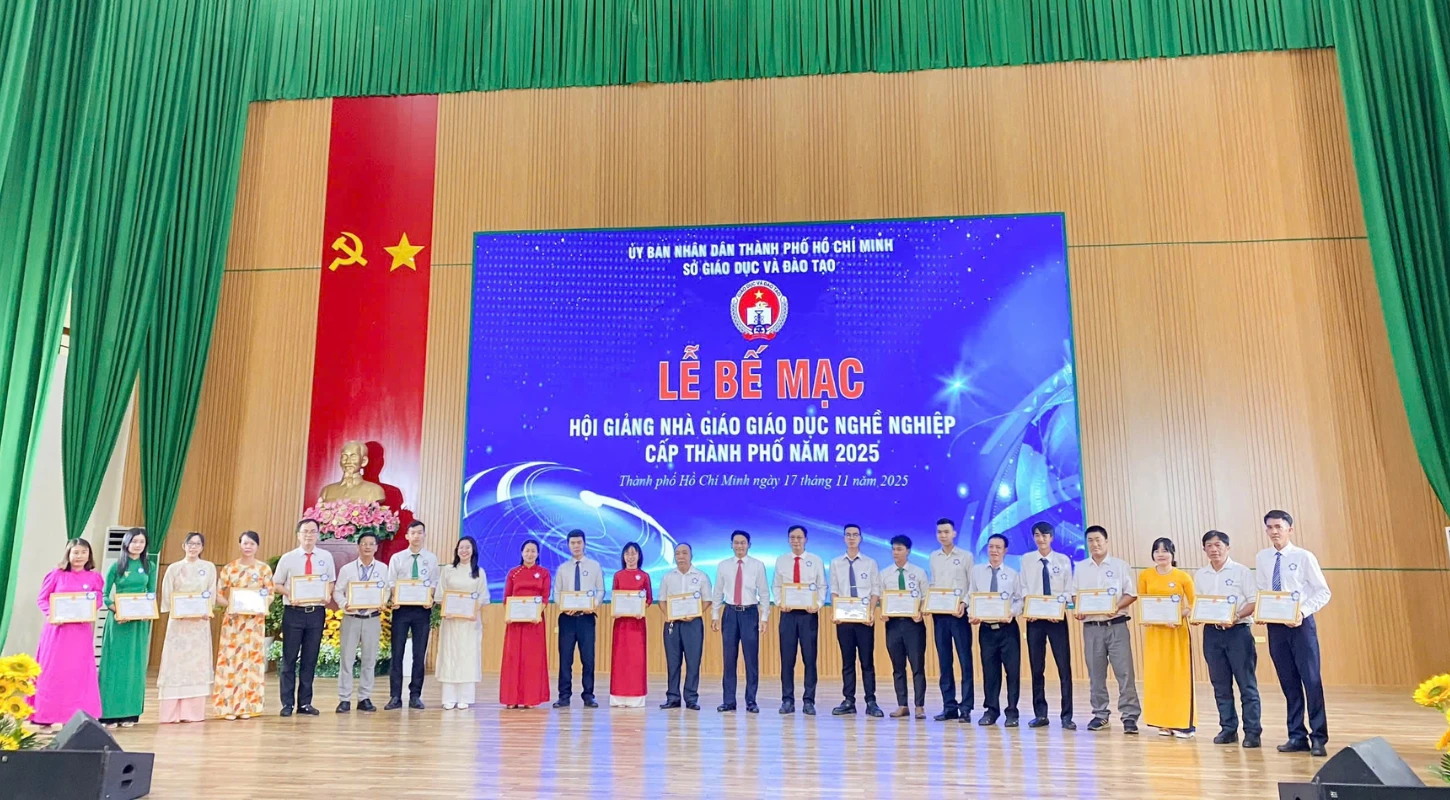 Bế mạc Hội giảng Nhà giáo Giáo dục nghề nghiệp TP.HCM 2025 – Dấu ấn và vinh danh | Trường Cao Đẳng Đại Việt Sài Gòn