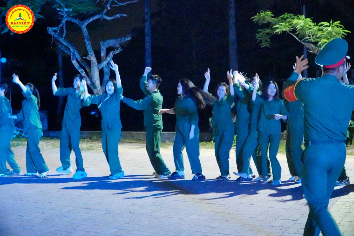 CÙNG XEM LẠI NHỮNG KHOẢNH KHẮC THANH XUÂN TRONG MÀU ÁO LÍNH - TUỔI TRẺ DVE ! | Trường Cao Đẳng Đại Việt Sài Gòn