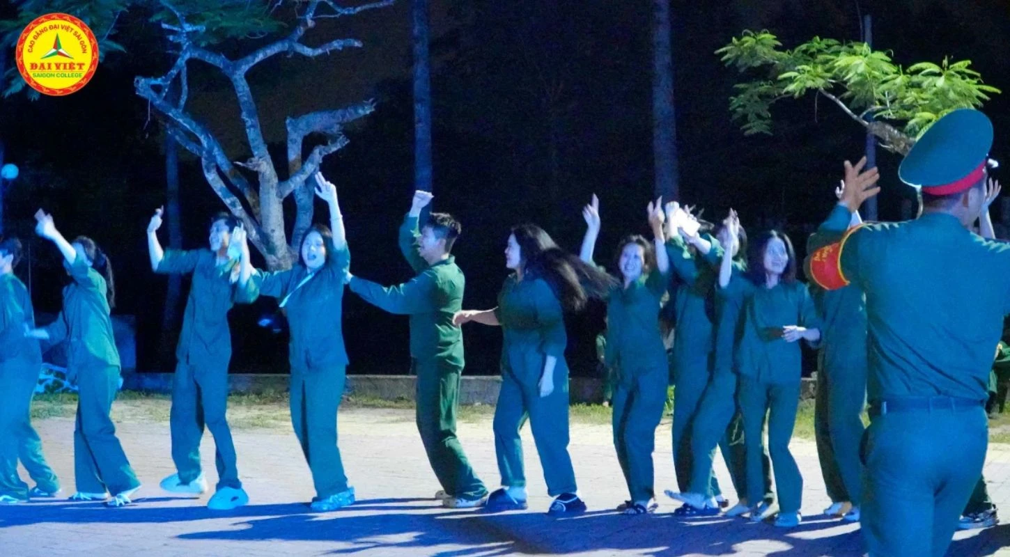 Cùng Xem Lại Những Khoảnh Khắc Thanh Xuân Trong Màu Áo Lính - Tuổi Trẻ Dve ! | Trường Cao Đẳng Đại Việt Sài Gòn