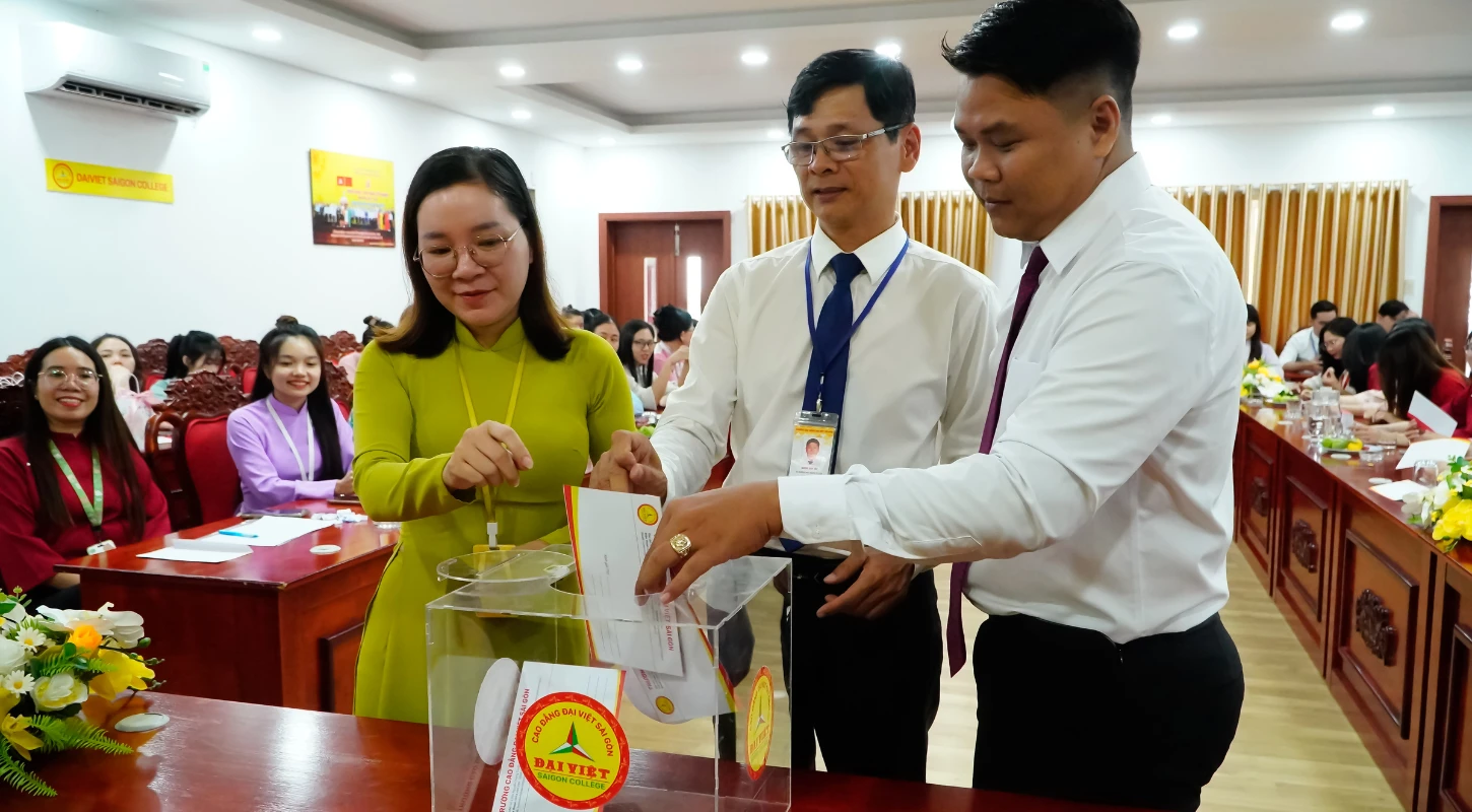 Đại Việt Sài Gòn Chung Tay Hướng Về Đồng Bào Vùng Lũ | Trường Cao Đẳng Đại Việt Sài Gòn