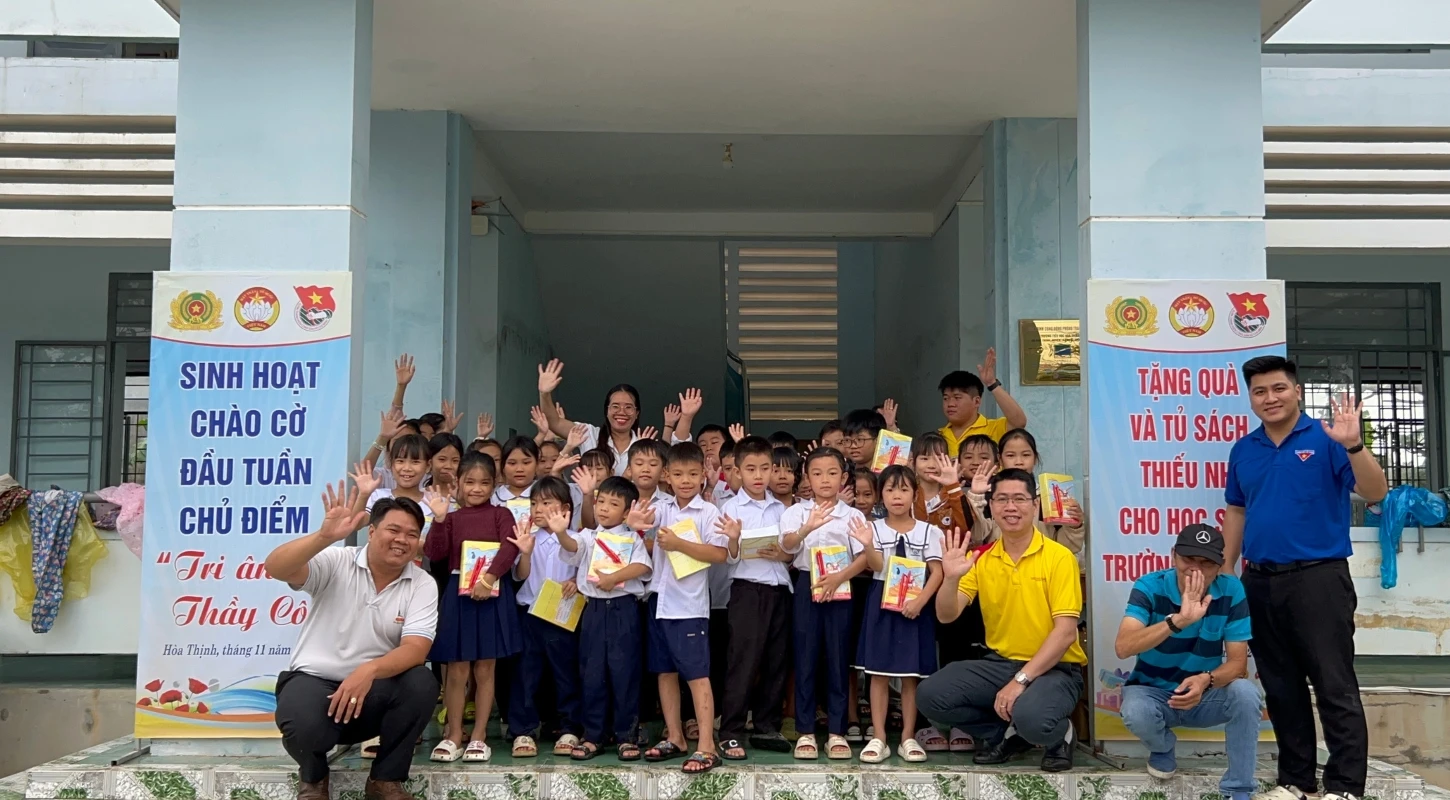 ĐIỂM DỪNG CHÂN ĐẦU TIÊN: ẤM TÌNH NGƯỜI TẠI XÃ HÒA THỊNH - PHÚ YÊN | Trường Cao Đẳng Đại Việt Sài Gòn