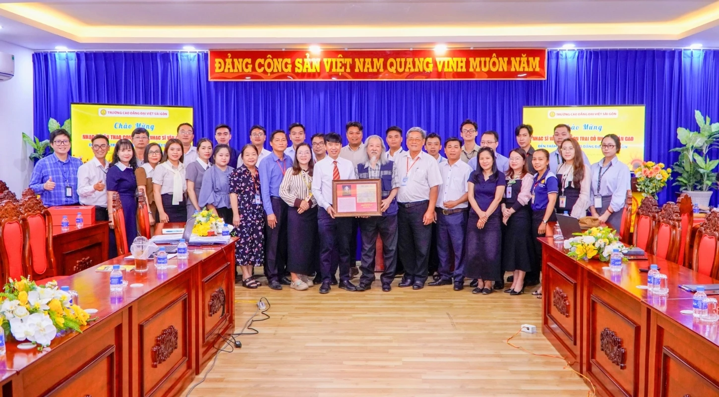 GIAO LƯU CÙNG NHẠC SĨ VĂN THAO - LAN TỎA GIÁ TRỊ ÂM NHẠC VÀ LÒNG TỰ HÀO DÂN TỘC | Trường Cao Đẳng Đại Việt Sài Gòn