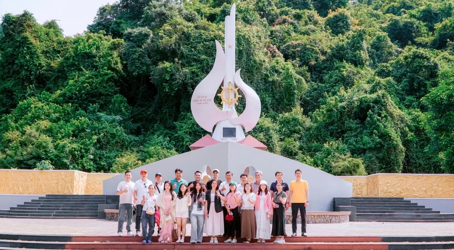 HÀNH TRÌNH VỀ ĐỊA CHỈ ĐỎ: VŨNG RÔ - HUYỀN THOẠI NHỮNG CON TÀU KHÔNG SỐ | Trường Cao Đẳng Đại Việt Sài Gòn