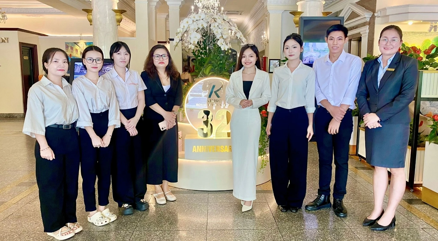 HỌC ĐI ĐÔI VỚI HÀNH - SINH VIÊN NGÀNH QUẢN TRỊ KHÁCH SẠN TRẢI NGHIỆM THỰC TẾ TẠI KHÁCH SẠN 4 SAO KIM ĐÔ (ROYAL HOTEL SAIGON) | Trường Cao Đẳng Đại Việt Sài Gòn
