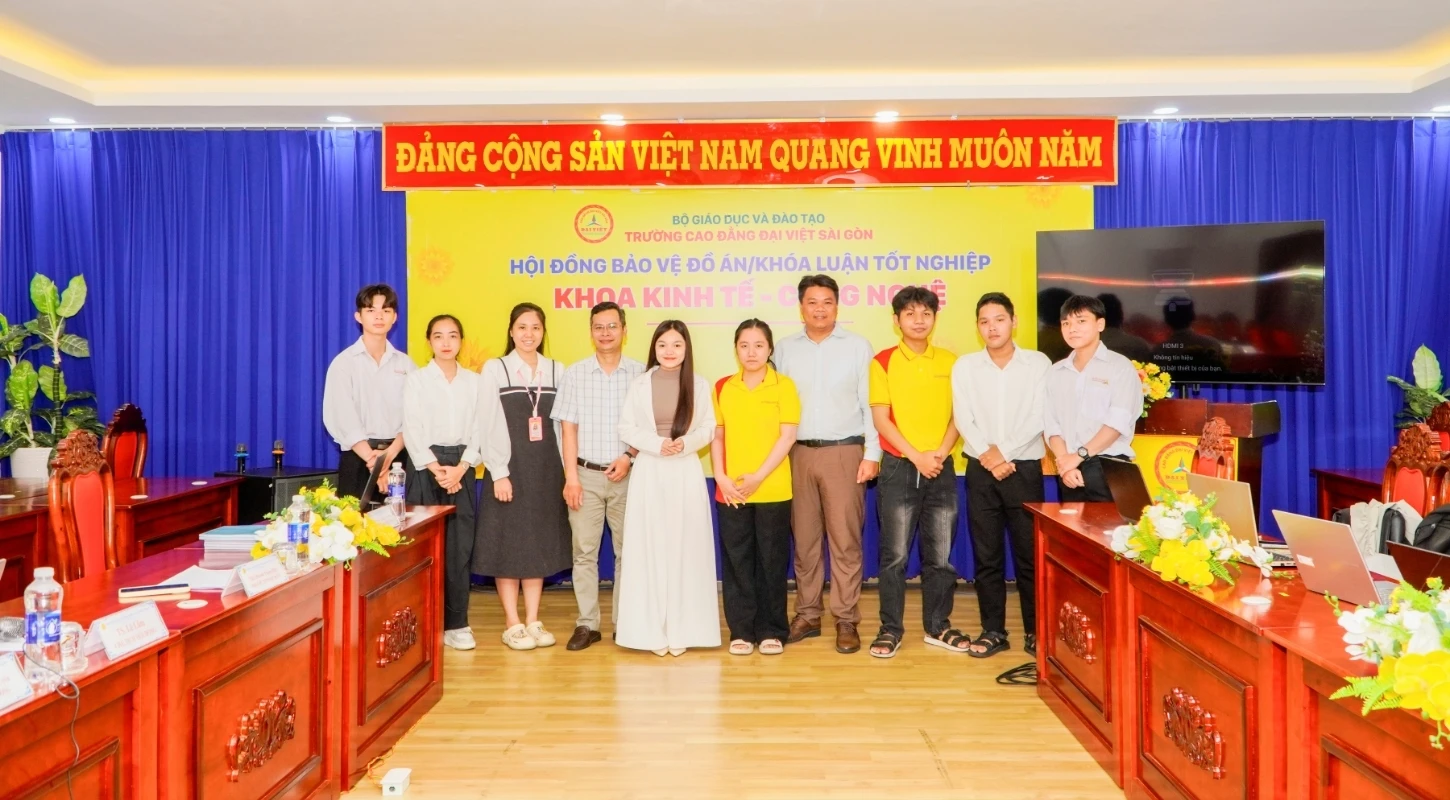HỘI ĐỒNG BẢO VỆ ĐỒ ÁN TỐT NGHIỆP NGÀNH CÔNG NGHỆ THÔNG TIN: KHẲNG ĐỊNH NĂNG LỰC, SẴN SÀNG HỘI NHẬP | Trường Cao Đẳng Đại Việt Sài Gòn