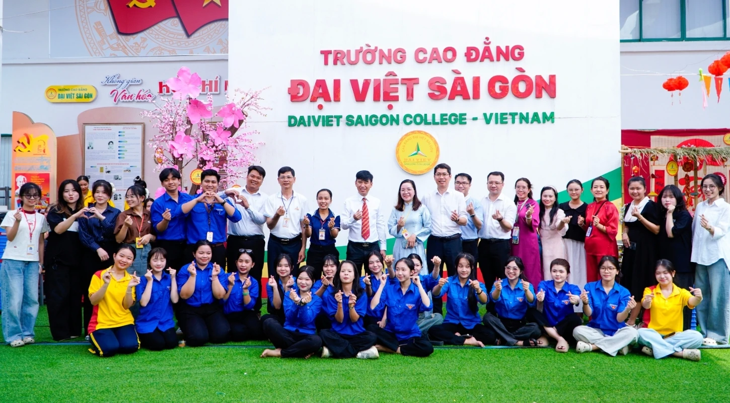 HỘI XUÂN 2026 - ĐẠI VIỆT KHỞI SẮC XUÂN CHÍNH THỨC BÙNG NỔ! | Trường Cao Đẳng Đại Việt Sài Gòn