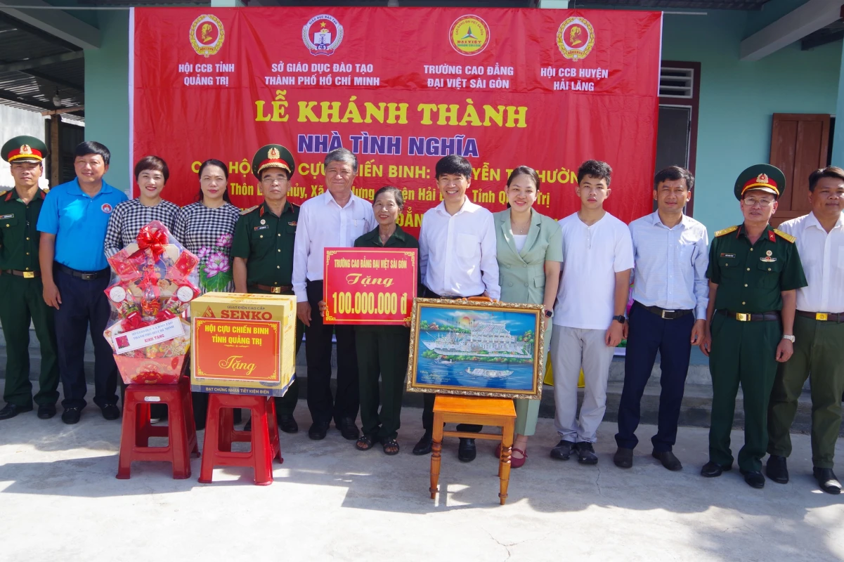 KHÁNH THÀNH NHÀ TÌNH NGHĨA CHO CỰU CHIẾN BINH NGUYỄN THỊ HƯỜNG - LAN TỎA NGHĨA TÌNH, GIÁO DỤC LÒNG TRI ÂN THẾ HỆ TRẺ | Trường Cao Đẳng Đại Việt Sài Gòn