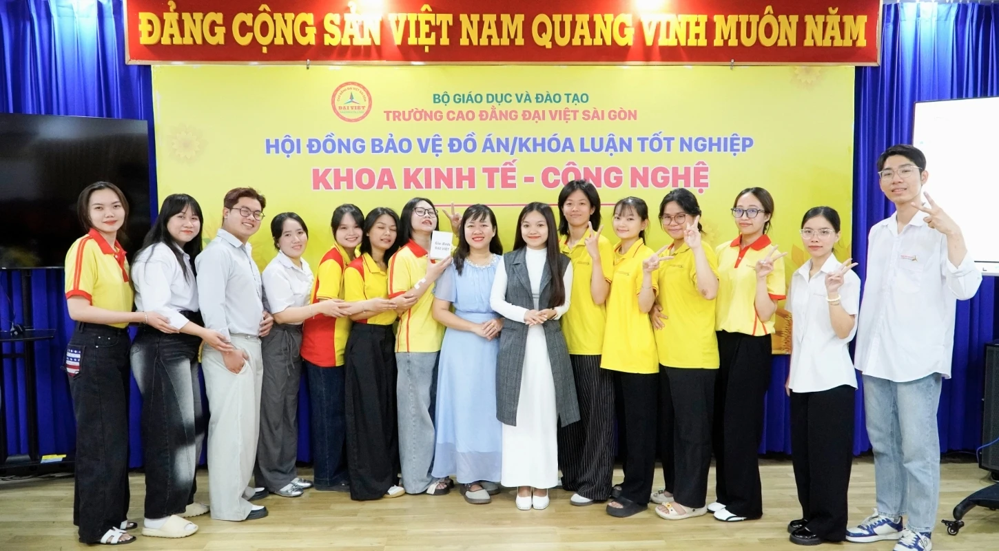 KHÉP LẠI HÀNH TRÌNH - MỞ RA CHẶNG ĐƯỜNG MỚI: BẢO VỆ KHÓA LUẬN KHỐI NGÀNH KINH TẾ | Trường Cao Đẳng Đại Việt Sài Gòn