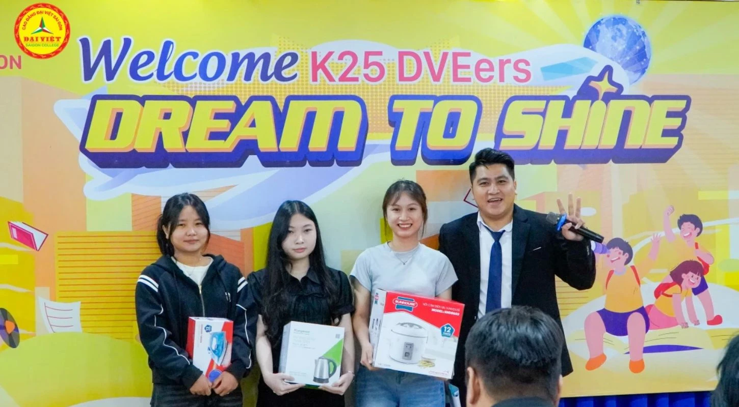 Khoảnh Khắc Rạng Rỡ Tại Ngày Hội Định Hướng Nghề Nghiệp - Đại Việt Sài Gòn | Trường Cao Đẳng Đại Việt Sài Gòn