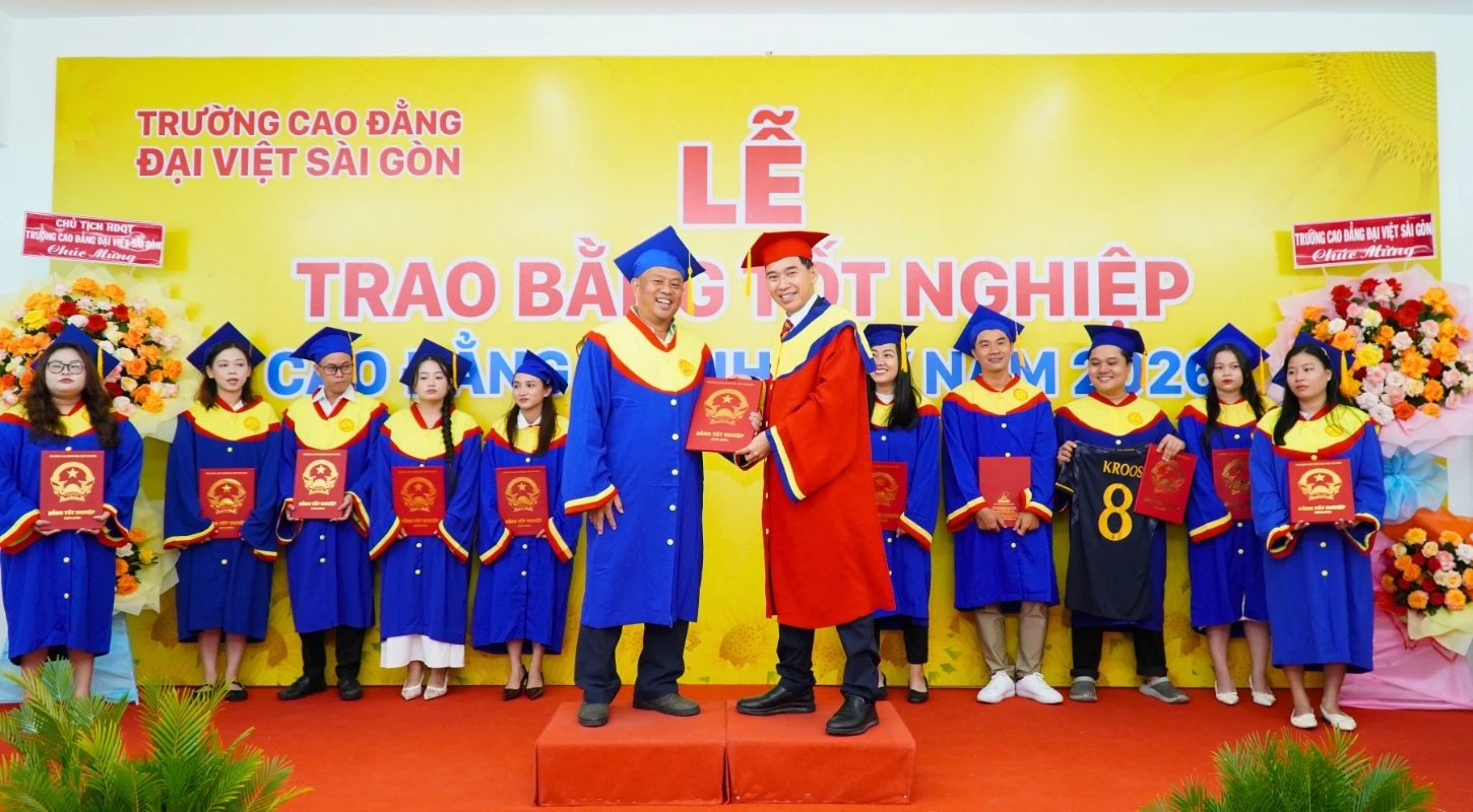 KHÔNG BAO GIỜ LÀ QUÁ MUỘN ĐỂ HỌC TẬP - NHỮNG TÂN KHOA LỚN TUỔI TRUYỀN CẢM HỨNG TẠI LỄ TỐT NGHIỆP NĂM 2026 | Trường Cao Đẳng Đại Việt Sài Gòn