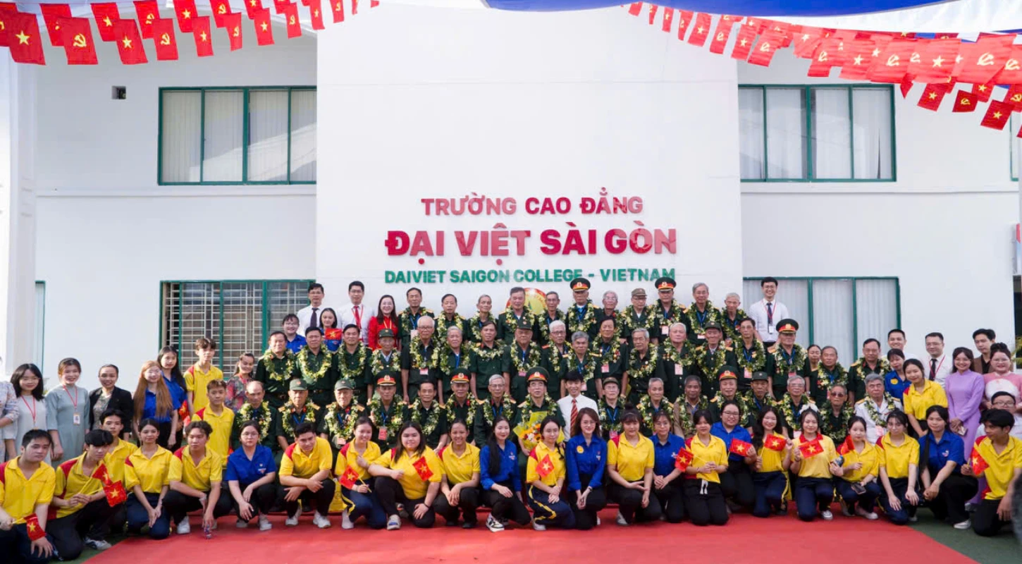KỶ NIỆM 50 NĂM GIẢI PHÓNG MIỀN NAM – GẶP GỠ ĐẦY XÚC ĐỘNG CÙNG ĐOÀN CỰU CHIẾN BINH TỈNH QUẢNG TRỊ | Trường Cao Đẳng Đại Việt Sài Gòn