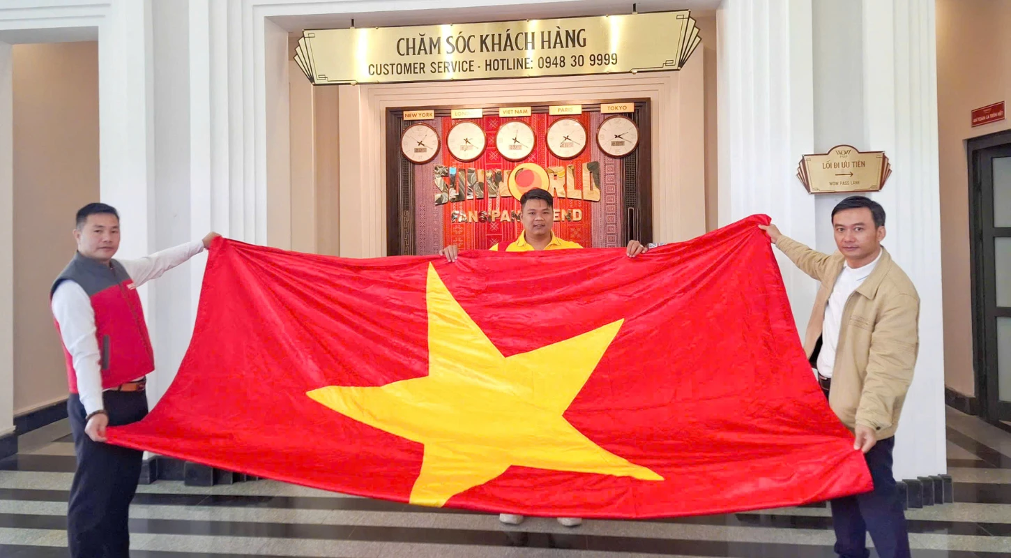 LÁ CỜ TỔ QUỐC TỪ NÓC NHÀ ĐÔNG DƯƠNG – NIỀM TỰ HÀO CỦA ĐẠI VIỆT SÀI GÒN | Trường Cao Đẳng Đại Việt Sài Gòn