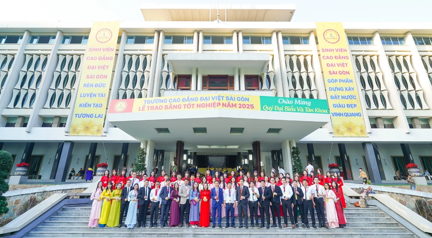 LỄ TỐT NGHIỆP 2025 TẠI DINH ĐỘC LẬP | Trường Cao Đẳng Đại Việt Sài Gòn