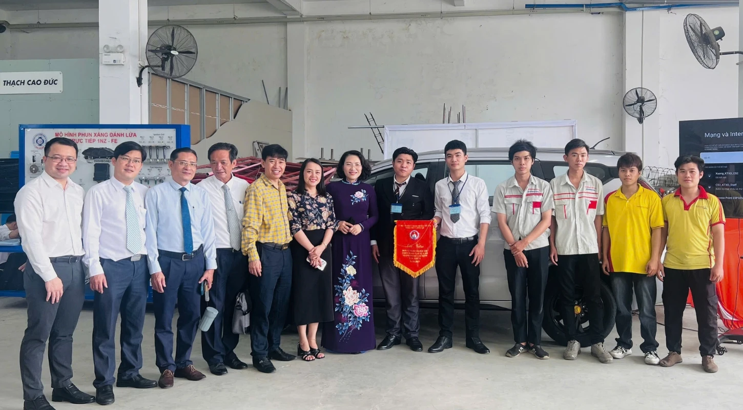 MÔ HÌNH “CHẨN ĐOÁN VÀ XỬ LÝ LỖI HỆ THỐNG ĐIỀU KHIỂN Ô TÔ” | Trường Cao Đẳng Đại Việt Sài Gòn