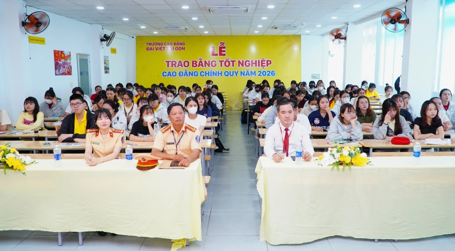 TÂN SINH VIÊN K26 THAM GIA CHUYÊN ĐỀ AN TOÀN GIAO THÔNG VÀ PHÒNG, CHỐNG TỆ NẠN XÃ HỘI | Trường Cao Đẳng Đại Việt Sài Gòn