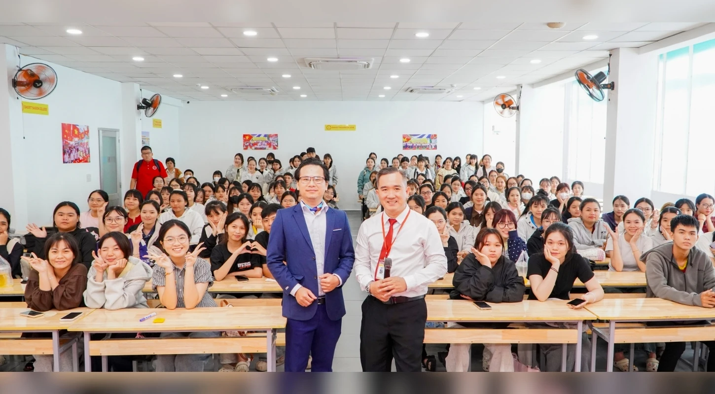 TÂN SINH VIÊN K26 TRANG BỊ KỸ NĂNG QUẢN LÝ THỜI GIAN VÀ THÍCH NGHI VỚI MÔI TRƯỜNG HỌC TẬP MỚI | Trường Cao Đẳng Đại Việt Sài Gòn