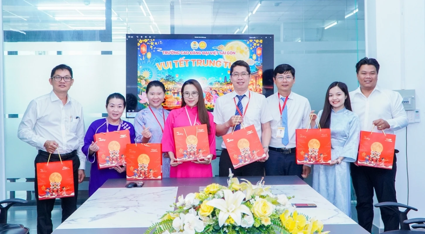 TẾT TRUNG THU - TRỌN TÌNH ĐOÀN VIÊN DƯỚI MÁI TRƯỜNG | Trường Cao Đẳng Đại Việt Sài Gòn