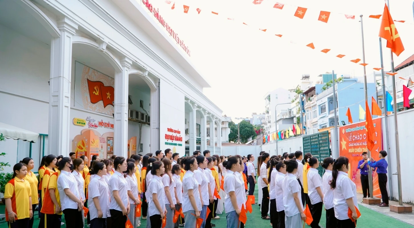 THÁNG TƯ VỀ, NGHE KHÚC KHẢI HOÀN CA TRONG DÒNG CHẢY KÝ ỨC | Trường Cao Đẳng Đại Việt Sài Gòn