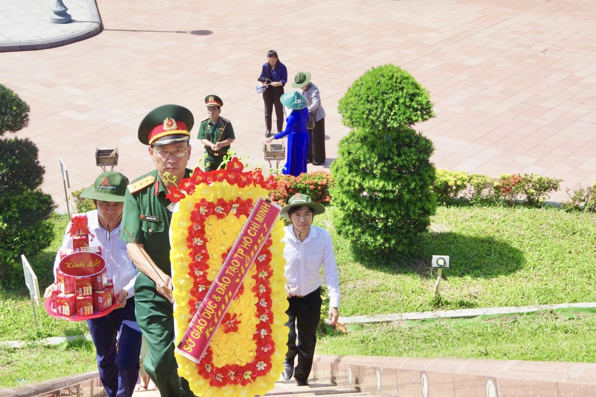 HÀNH TRÌNH TRI ÂN - KHẮC GHI LỊCH SỬ | Trường Cao Đẳng Đại Việt Sài Gòn