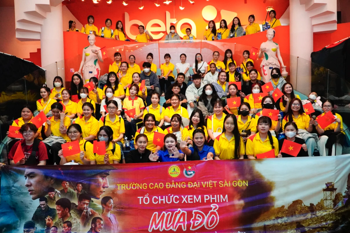 TRẢI NGHIỆM ĐẶC BIỆT: ĐẠI VIỆT SÀI GÒN TÀI TRỢ TOÀN BỘ VÉ XEM PHIM “MƯA ĐỎ” CHO TÂN SINH VIÊN KHÓA 25 | Trường Cao Đẳng Đại Việt Sài Gòn
